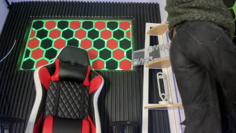 Cristopher  online show from April 5, 2026, 8:28 pm