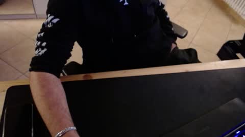 Snapshot of crocken_bisc chatting on December 19, 2025, 8:49 pm crocken_bisc online show from December 19, 2025, 8:49 pm