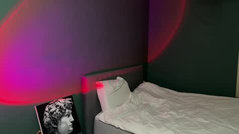 cronck52 online show from April 1, 2026, 9:23 pm