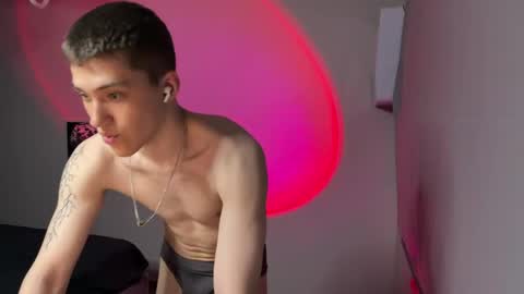 cronck52 online show from April 18, 2026, 7:58 pm