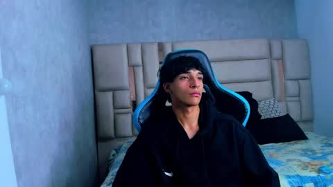 Croy online show from March 26, 2026, 6:57 pm