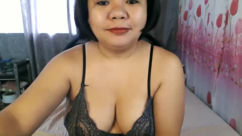 Snapshot of crystal_april chatting on December 23, 2024, 2:35 am Crys online show from December 23, 2024, 2:35 am