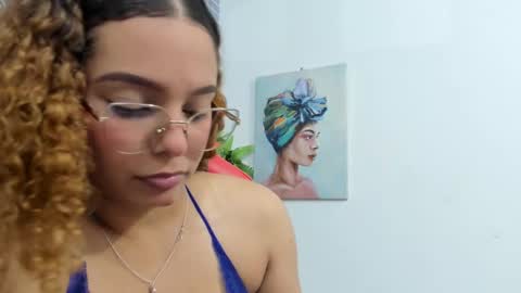 Crystal online show from December 1, 2025, 6:24 pm