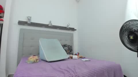 crystal_butterfly1 online show from January 26, 2025, 5:44 pm