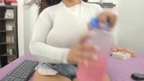 crystal_butterfly1 online show from February 1, 2025, 11:21 am