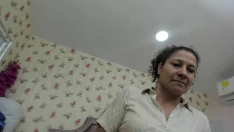 Snapshot of crystal_watson0 chatting on May 19, 2026, 1:28 pm Milf Latina online show from May 19, 2026, 1:28 pm