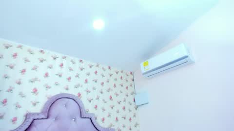 Snapshot of crystal_watson0 chatting on June 1, 2026, 1:46 pm Milf Latina online show from June 1, 2026, 1:46 pm