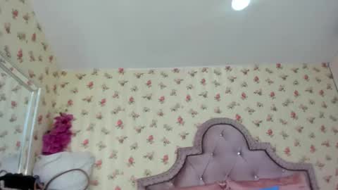 Snapshot of crystal_watson0 chatting on June 9, 2026, 2:50 pm Milf Latina online show from June 9, 2026, 2:50 pm