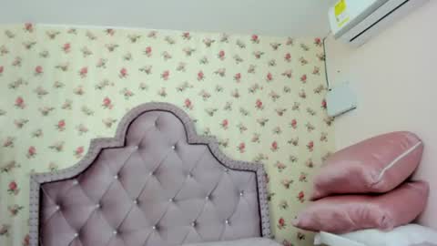 Snapshot of crystal_watson0 chatting on June 15, 2026, 2:41 pm Milf Latina online show from June 15, 2026, 2:41 pm