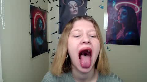 Stella online show from March 9, 2025, 7:23 am