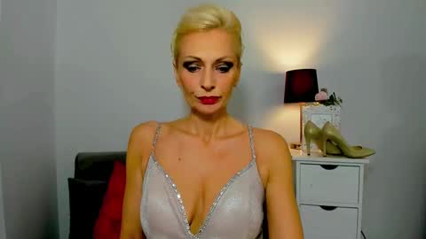 Snapshot of crystalgorgeous chatting on December 31, 2024, 2:14 pm Crsyatal online show from December 31, 2024, 2:14 pm