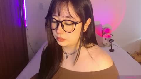 Snapshot of crystalitesq chatting on July 9, 2026, 1:26 pm Olivia online show from July 9, 2026, 1:26 pm