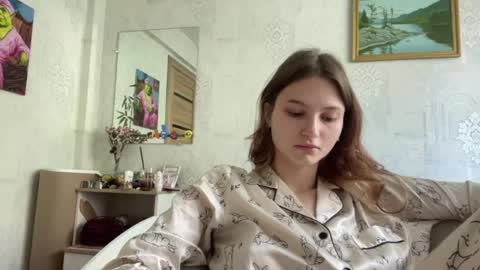 crystalstipp online show from June 6, 2026, 3:33 am
