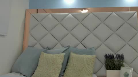 Crystal online show from April 13, 2026, 10:26 pm