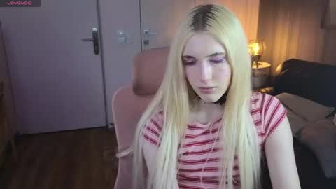 Snapshot of crystaltempt_ chatting on April 30, 2026, 3:29 pm crystaltempt_ online show from April 30, 2026, 3:29 pm