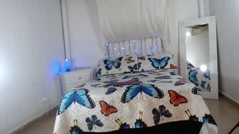 Snapshot of crystalvans chatting on February 25, 2025, 1:20 am Cristal online show from February 25, 2025, 1:20 am
