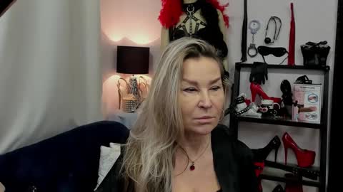 CrystalHotty online show from January 5, 2025, 7:38 am