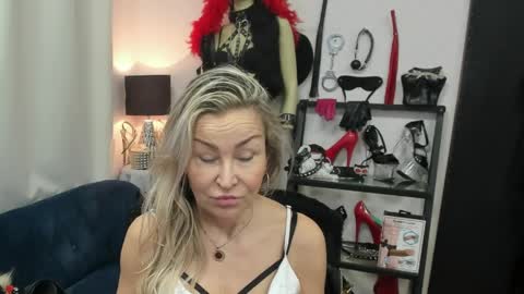 CrystalHotty online show from April 7, 2026, 4:46 am