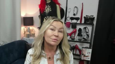 CrystalHotty online show from May 25, 2026, 5:13 am