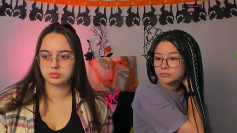 Snapshot of crysten878 chatting on October 31, 2025, 9:32 am crysten878 online show from October 31, 2025, 9:32 am