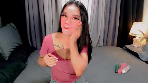 bea takashi  online show from November 23, 2025, 9:09 am