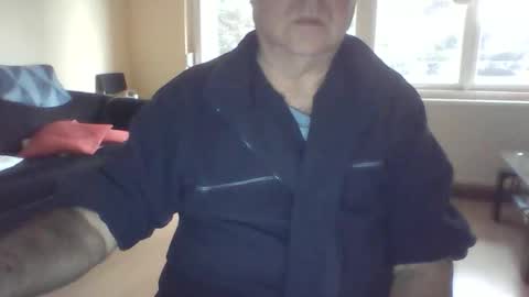 csikar1 online show from November 17, 2025, 7:25 am