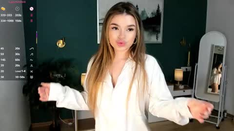 Silvia online show from April 16, 2026, 7:31 am