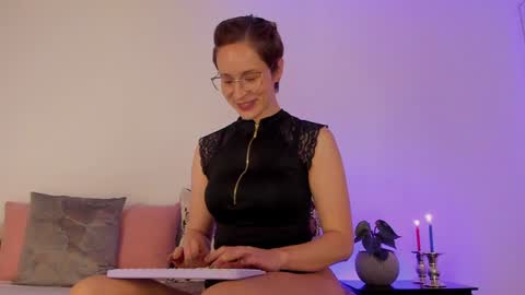 Leonela online show from January 6, 2025, 4:55 pm