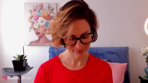 Leonela online show from February 9, 2026, 3:27 pm