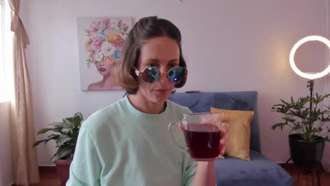 Leonela online show from March 16, 2026, 5:17 pm