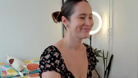 Leonela online show from June 23, 2026, 6:28 pm