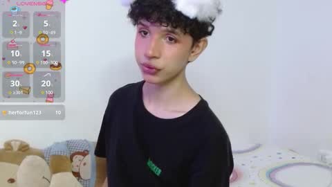 Cuddly online show from November 20, 2025, 10:53 pm