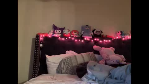 cum2charmxx online show from September 25, 2025, 1:15 pm