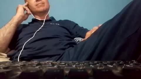 Snapshot of cumbian_chero chatting on May 8, 2026, 11:32 pm cumbian_chero online show from May 8, 2026, 11:32 pm