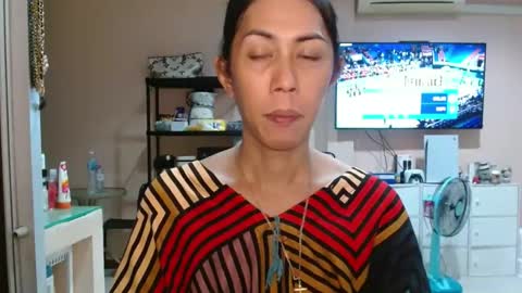 Leah Vergara online show from October 6, 2025, 11:40 am