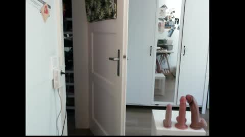 Snapshot of cumshow_x chatting on June 13, 2026, 10:35 am Cumshow online show from June 13, 2026, 10:35 am