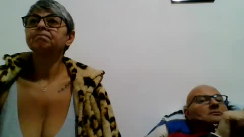couple online show from December 2, 2024, 5:59 pm