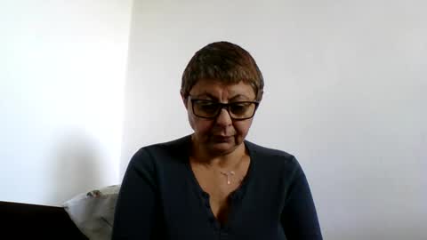 couple online show from October 14, 2025, 8:37 am