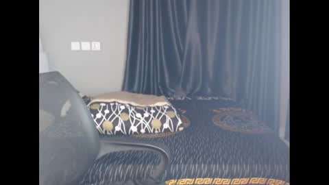 Snapshot of cupxxcake chatting on December 18, 2024, 9:29 pm chloe online show from December 18, 2024, 9:29 pm