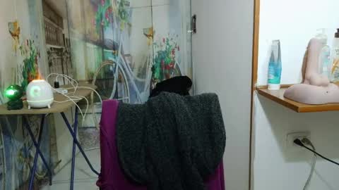 Vannesa online show from April 22, 2026, 2:36 am