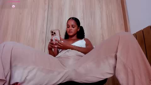 Snapshot of curly_sweett chatting on October 17, 2025, 8:33 pm Curly - OF- CURLY SWEETT online show from October 17, 2025, 8:33 pm