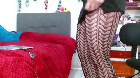 curlybutterfly online show from October 17, 2025, 8:44 pm