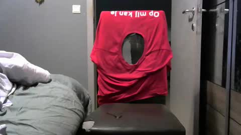 curlyfurly online show from December 17, 2025, 5:02 am