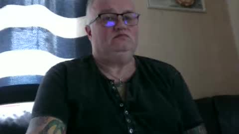 Snapshot of curtus14 chatting on December 23, 2025, 9:29 am curtus14 online show from December 23, 2025, 9:29 am