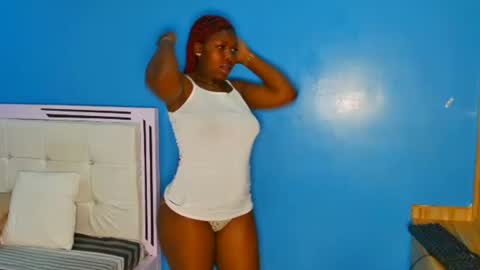 Snapshot of curvey_queen chatting on February 12, 2026, 9:10 pm Lolah online show from February 12, 2026, 9:10 pm