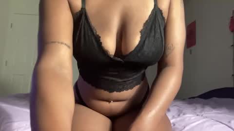 Curvycutie18 online show from December 18, 2024, 3:47 am