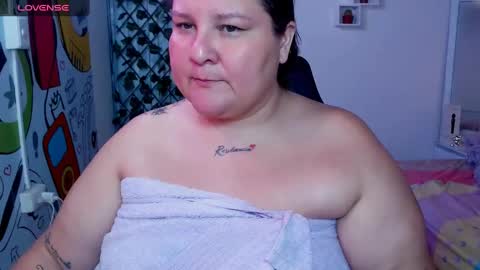 Snapshot of curvyema chatting on December 31, 2024, 3:23 am EMA online show from December 31, 2024, 3:23 am