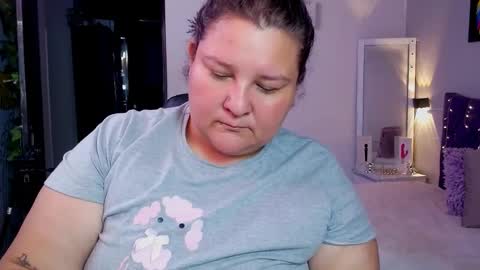 Snapshot of curvyema chatting on January 2, 2025, 9:28 pm EMA online show from January 2, 2025, 9:28 pm
