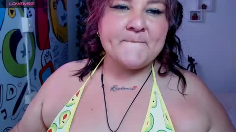 Snapshot of curvyema chatting on January 19, 2025, 4:33 am EMA online show from January 19, 2025, 4:33 am