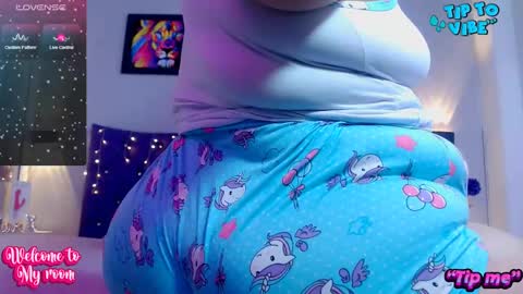 Snapshot of curvyema chatting on February 4, 2025, 4:59 am EMA online show from February 4, 2025, 4:59 am